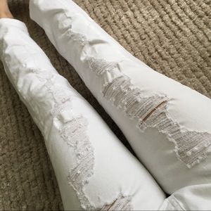 White distressed straight/skinny leg jeans